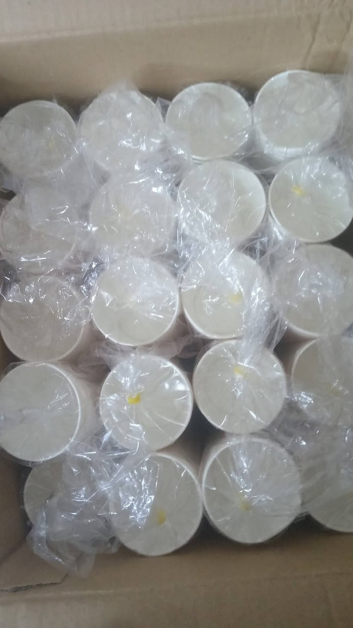 كلاصات سفري للبيع سعر الدرزن 2ب1250 عندي 55درزن ثلاث كراتين ب 35000 الشراي التواصل واتساب *********** او عل رقم او ماسنجر فقط
