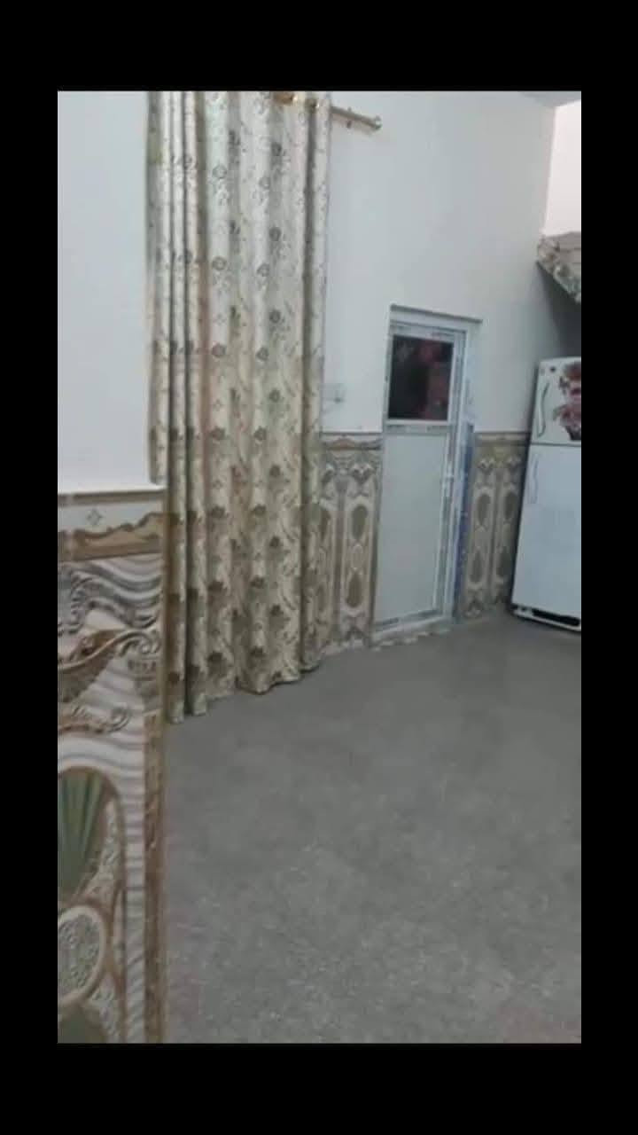سلام عليكم بيت زراعي علوة الفحل شارع معمل الموز خلف المعمل مشمول بلتطويب وبي رقم مساحه 110 م تفاصيل البيت يتكون من غرفه وستقبال صاله مكشوفه تخاريج داخليه خارجيه مطبخ طارمه اساس صب بنيان ابلوك  سقف اعكاده ارضيه بورسلين جدار بورك وسيراميك السعر 24 بي مجال ( ***********)
