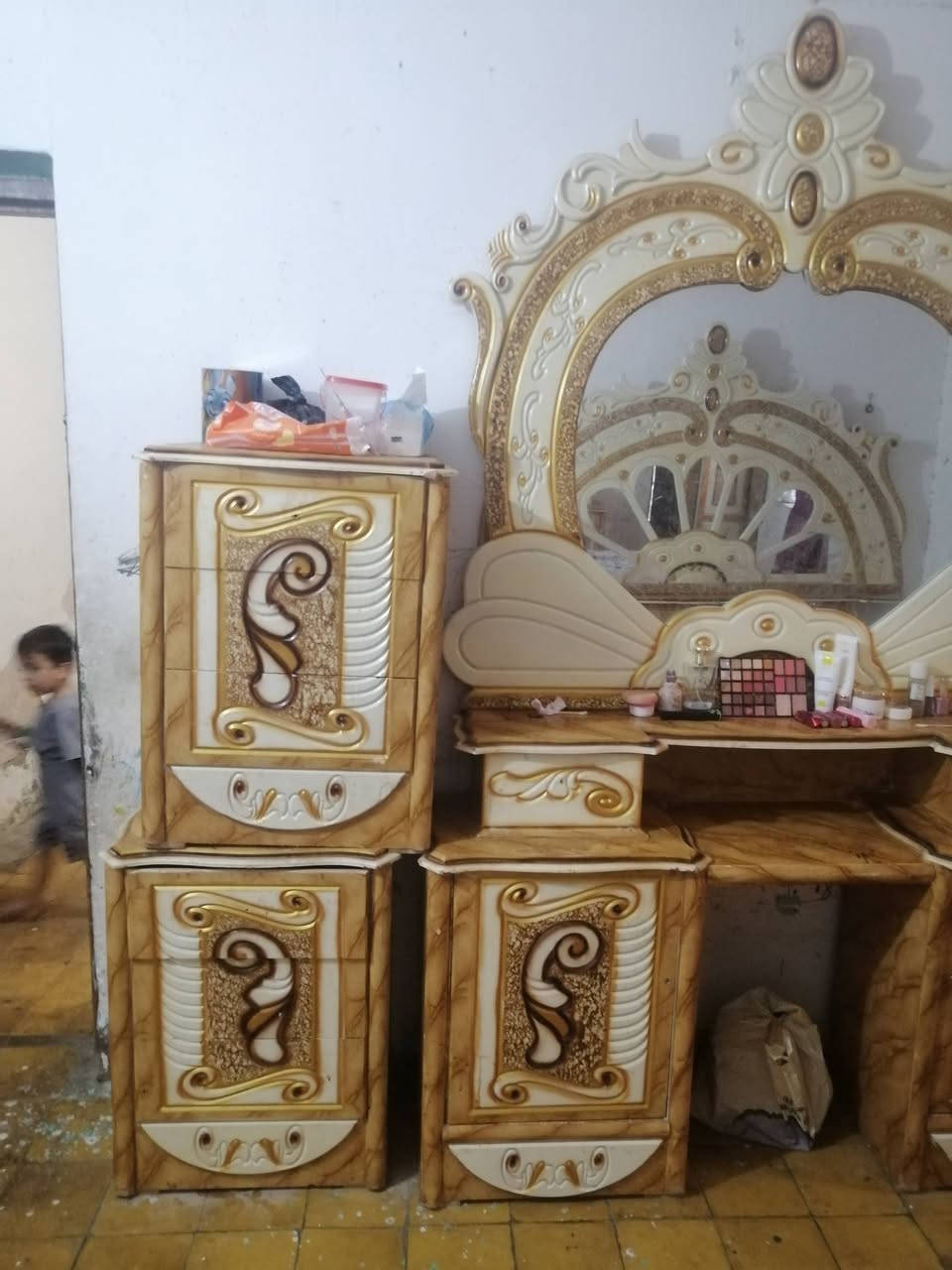 السلام عليكم شلونكم كلبي غرفه اخشاب البيع تركيه التواصل ع خاص او ع رقم الهاتف ***********
