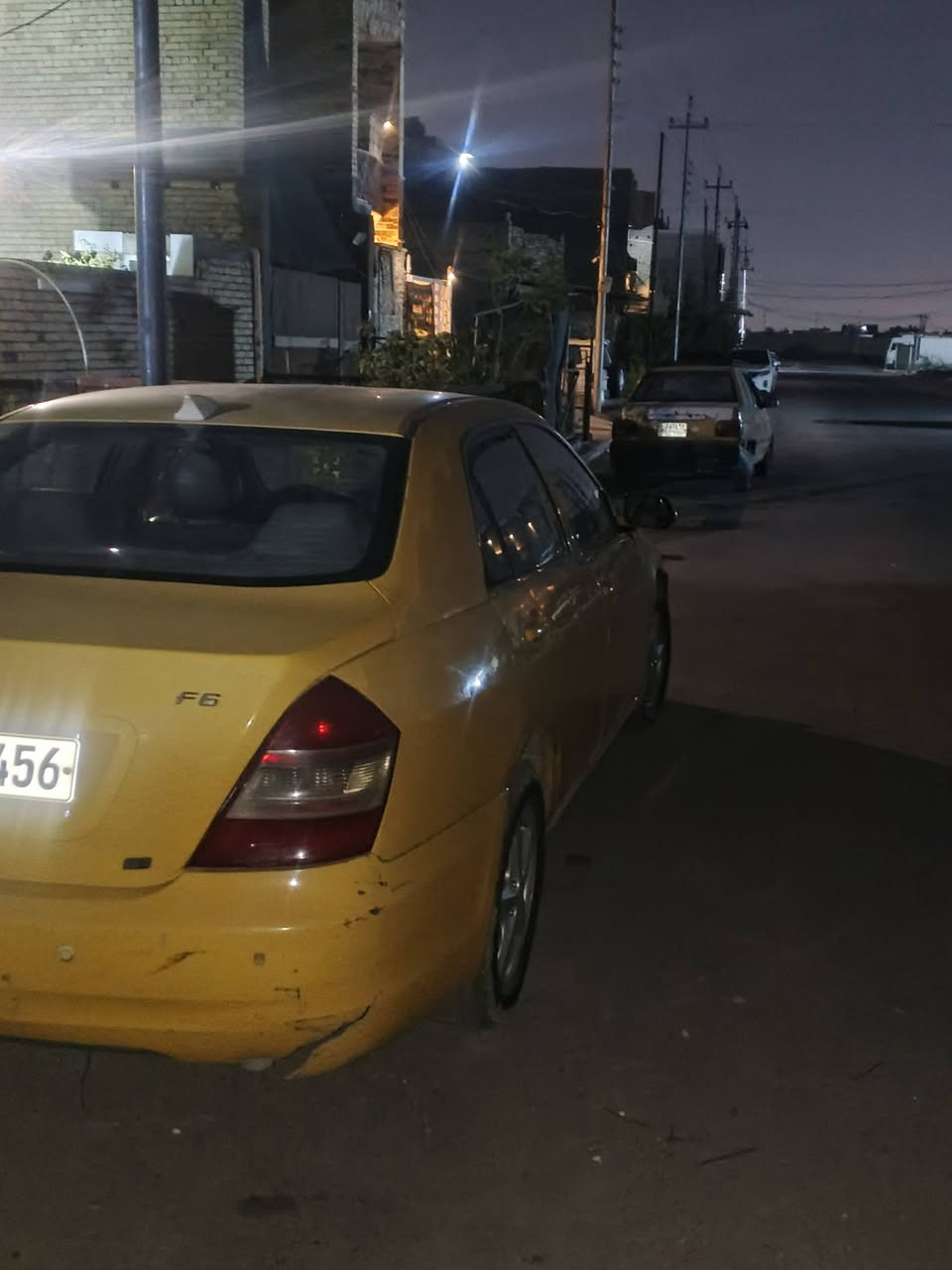سلام عليكم
بي واي دي f6 كير عادي 

سياره اب اسمي هزه جديده ماصارله شهر 
هيئة مصفره او مدفوعه مال سنه ليكدام 

 شرط تبريد ثلج ❄️
صدر جديد صارله 3 ايام 
تخم تاير جديد 
ماصدات جدد 
مراوح جدد
كهربائية شغاله كله 
سياره خير من الله 
سعر 33 
سعر سايبا 
***********
