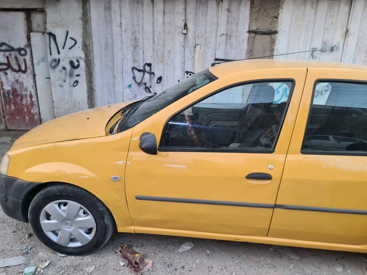سلام عليكم رينو لوكان للبيع  موديل 14رقم بغداد نكليزي بسمي تحويل  مباشر سياره مكفوله كفاله عامه من كلشي مكان بغداد ***********

