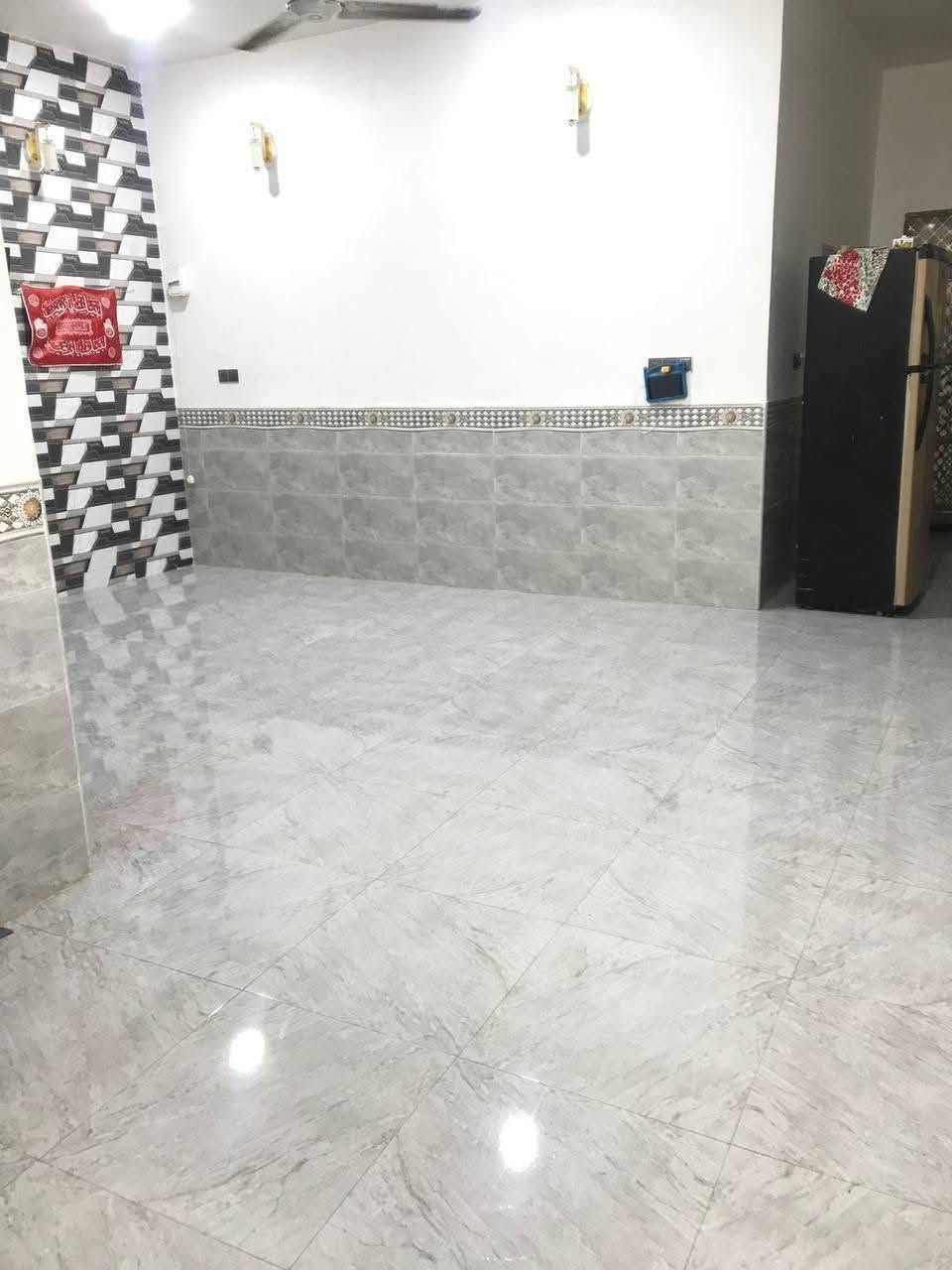 بيت للبيع مساحه البيت 230 متر زراعي سند 25بسمي
متكون من غرفتين وصاله وبراني ومطبخ
صحيات داخليه وخارجيه
مقابل الشارع العام الرئيسي مجاور مجمع السلام
التقيه الثانيه 
مراجعة مكتبنا التوكل في حي العسكري الثالث 
او وتساب 👇

 السعر مناسب ***********
@إشارة
