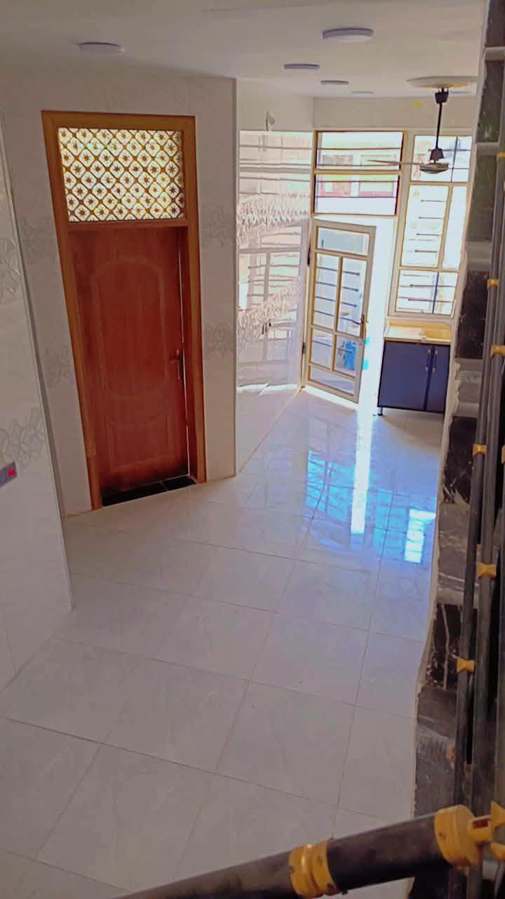 ١٠٠م • ٣غرف نوم • مقابل جامعة كربلاء
