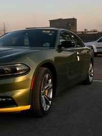 جارجر SXT   الموديل 2022  اللون المرغوب  ( زيتوني )  وارد كندي   ماشيه...