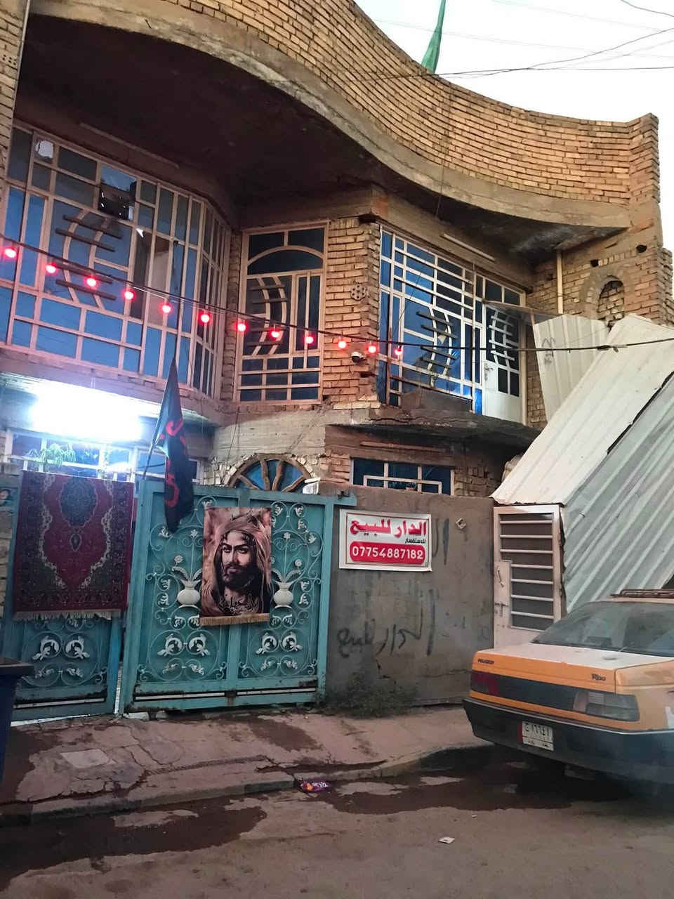 #بيت_زراعي_للبيع

بيت زراعي ( مكاتبه فقط ) بالبلديات مقابل مدرسة تغلب ثاني خدمات كامله . 
مساحة البيت ( ١٣١ م ) بيت طابقين غرفتين مع صاله مع مطبخ مع استقبال مع حمام + تواليت خارجيه وداخليه 
الطابق الثاني اربع غرف مع تواليت حمام مع بيتونه كبيره تصلح مخزن مع سطحين اشتايگر . نقص البيت فقط كاشي 
للتواصل . اتصال او واتساب  ***********

