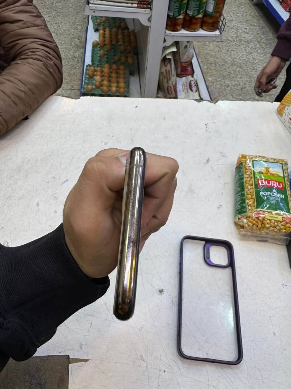 11 برو ماكس ذاكره 64 الجهاز وتر مبدل بس ضهر ليزر بطاريه 72 بلاديه كلشي شغال بي نت وسيمكارت وفيس ايدي شغال المكان بغداد رقمي ***********
