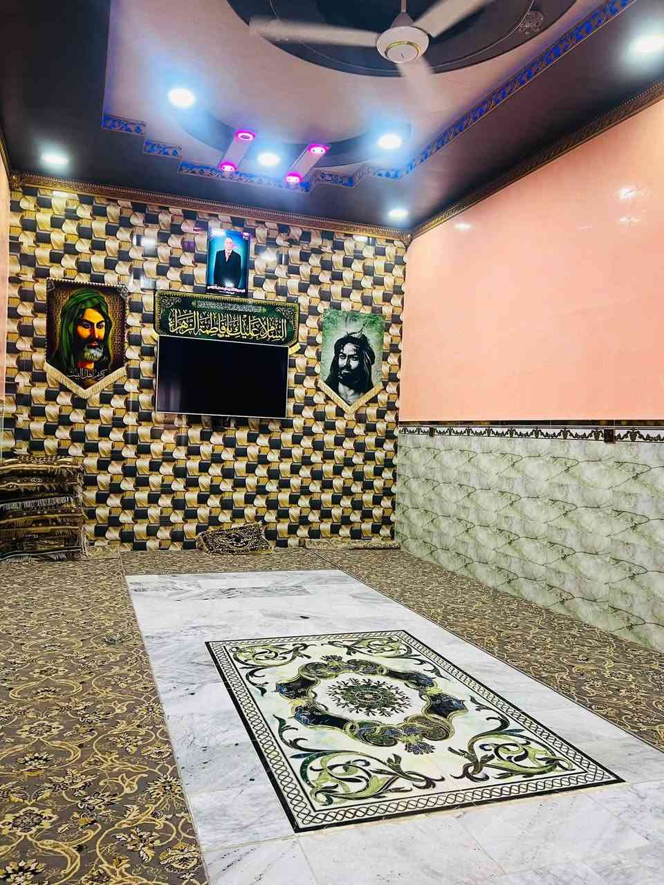 السلام عليكم بيت للبيع الشافعية طابو صرف اول ما تدخل شارع الجنسية من جهة السوق مقابل المستوصف واعدادية الشافعية للبنات 
البيت 200 متر طابقين بناء جديد 5 غرف نوم استقبال مطبخ صالة ارضي + صاله طابق ثاني مجاميع صحية فوك وجوه ارضية البيت مرمر بالكامل البيت مرتب ومابي اي نقوصات يصير تجاري مثل معهد وغيرها او سكني 
للاستفسار اكثر خاص او الاتصال *********** بي واتساب
