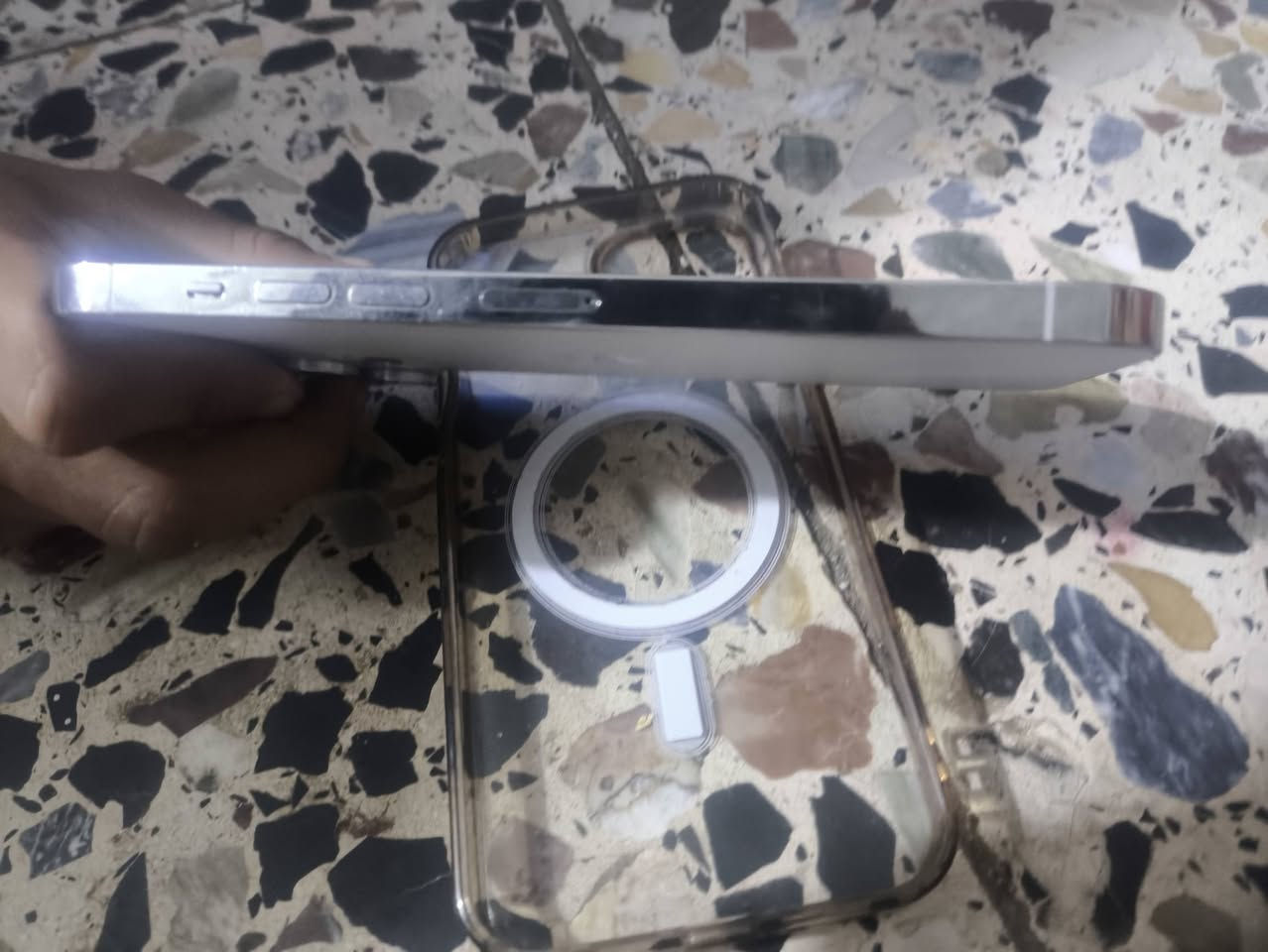 سلام عليكم ايفون 13برو ماكس
مبدل شاشه
بطاريه جانت82ونرفعت95
نضيف كلش بس بي فطر صغير بل شاشه وضايع 
مامبين جهاز احله من صور 
سعره 500وبي مجال مكان مدينه الصدر 
رقم ***********
