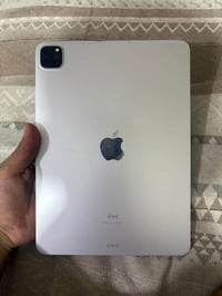 ايباد ١١ برو • ١٢٨ • ماجك كيبورد