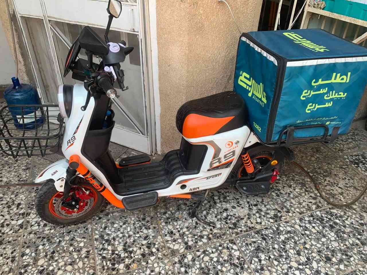 لسلام عليكم للبيع r9 مستعجل الدراجه 5 باتري سويجين2 بصمه 2 تشغيل عن بعد الدراجه كله جديده بيه بس الماشه مشكله باستيرن  مثبت سرعه نضام r رجوع  درع امامي العنوان بغداد حي الخضراء شارع البصره السعر 450 وبيه مجال ***********. واتساب
