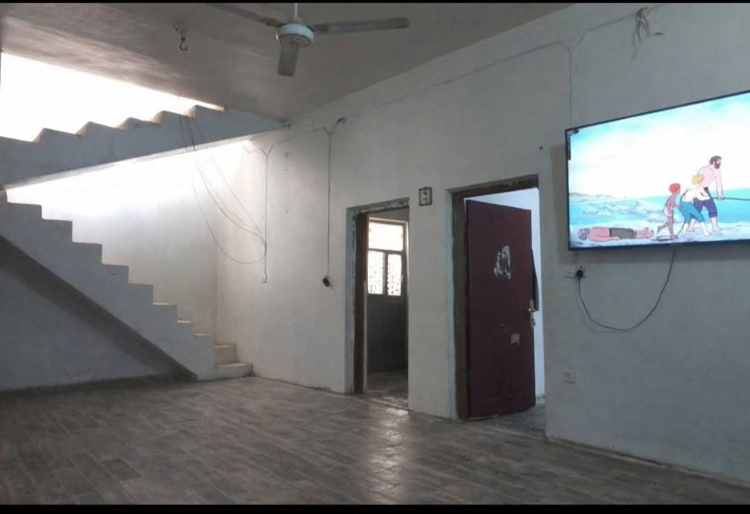 بيت محجوز مبادرة بداية المعراج تدفع باليد ٥٠ الباقي اقصاد تدفع بالشهر ٤١٧ المساحة ٢٥٠ متر ٣غرف نوم استقبال مطبخ صالة صحيات ومنور محل طالع من البيت رقم الهاتف ***********
