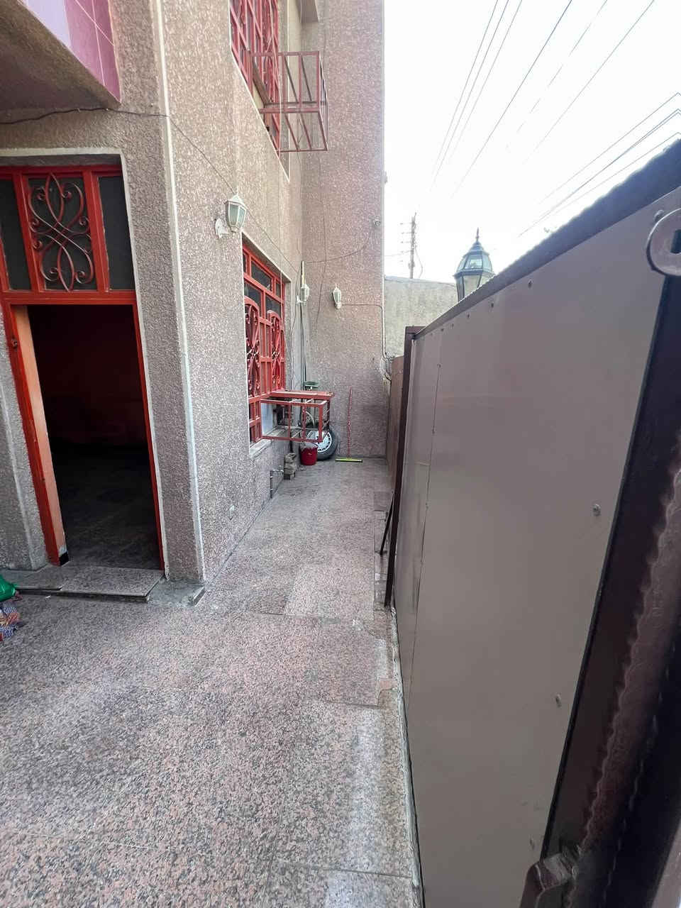 الهاتف ***********
مشتمل للبيع 📍الموقع/شارع الاسواق المركزيه الضباط خلف مدرسة غمدان 
(المربع الذهبي)   السعر 240 مليون وبيً مجال
📌المساحة/75متر( الواجهه 7.50 النزال 10)موقع جيد جدا.لايوجد دار أمام البيت منطقه هدوء كلش بصف الشارع العام الرئيسي
محتويات ال🏠بيت/كراج صغير.استقبال.مطبخ حار بارد.غرف نوم عدد(2)+ غرفه سندوج.صحيات عدد(2) سطح كبير#عقار #بغداد #عقارات #ماشاءاللّٰه_سبحان_اللّٰه_💖 #الشعب_الصيني_ماله_حل😂😂
