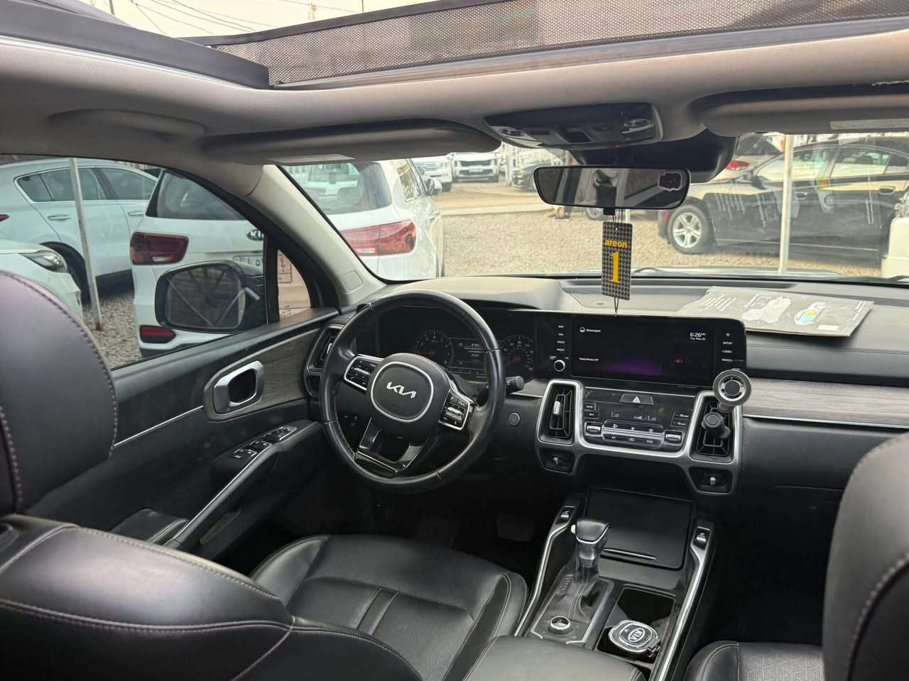 🚘✨ للبيع كيا سورينتو 2022 ✨🚘

السيارة وارد أمريكي، نظيفة ومرتبة وجاهزة للاستخدام✅

🔹 المعلومات الأساسية:

▪️ الموديل: كيا سورينتو 2022
▪️ المحرك: 2.5 بنزين – 4 سلندر تيربو 
▪️ الدفع: رباعي AWD
▪️ اللون: سمنت
▪️ المقاعد: جلد – 7 راكب
▪️ حادثها بچم
▪️ الرقم: بغداد خصوصي

⭐ المواصفات:

✅ سقف بانوراما
✅ 3 صفوف مقاعد
✅ مقاعد كهربائية ومدفأة
✅ شاشة وبصمة ومفتاح ذكي
✅ تشغيل عن بُعد
✅ كاميرا خلفية وحساسات
✅ رادار ومراقبة النقطة العمياء
✅ مثبت سرعة
✅ تحذير مغادرة المسار
✅ نظام صوت Bose
✅ تكييف أوتوماتيك
✅ مصابيح LED وكشافات ضباب
✅ مانع انزلاق وثبات إلكتروني
✅ فرامل توقف إلكترونية
✅ حساسات ضغط الإطارات
✅ أوضاع قيادة متعددة
✅ تحكم بالنزول من المنحدرات
✅ تحكم صوتي ونظام حماية من السرقة وحماية الاطفال

📍 الموقع: بغداد
💰 السعر: [180] وقابل للتفاوض 
📞 للاتصال: ‭ ‭***********‬
