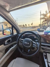 سورنتو 24  LX  فول مواصفات  سقف بنوراما  بصمه وبصمه احتياطيه  اربع كام...