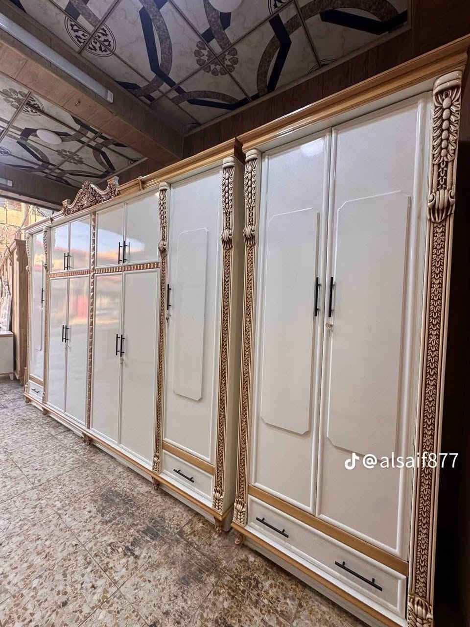 السلام عليكم  غرف لبيع مكانك العزيزيه شارع التربيه غرفة كله انتيكه والله بسعر الجمله والله  كله خمسه ملم الداخل خمسه  الخارج خمسه ملم صاج عراقي اسمه الزان المصري  ***********بيهه مجال  الى خابرني
