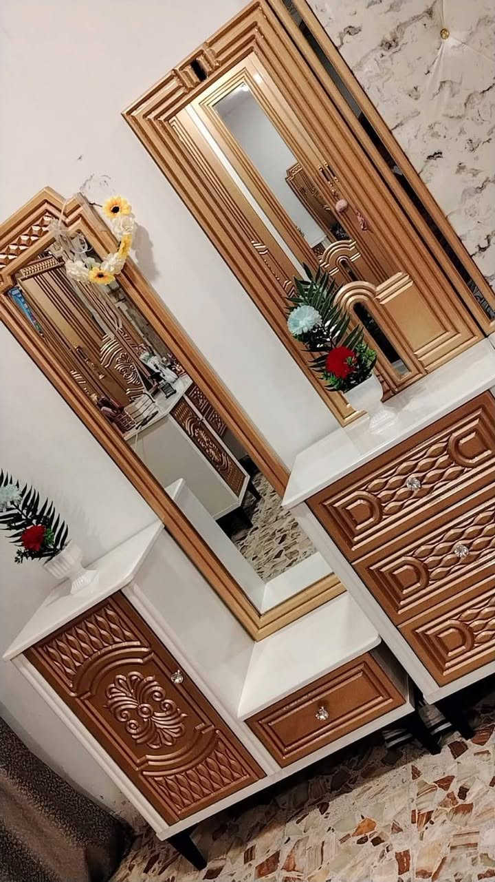 السلام عليكم غرفه للبيع عراقي جديده السعر مليونين وبيهه مجال العنوان شهدا الثالثه مال عبيدي هاذ رقمي متواجد واتساب ***********

نص مكتوب في الصور:
- TAYBAH