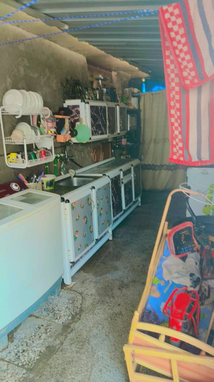 اخوان مشتمل للبيع غرفه المنام 4في 4 غرفه لطفال 3في3 ونص  لستقبال 5ونص في4 المطبخ 2في8 الحمام160 في متر مثل ماموضح بل صور ول فيديو المساحه النزال7متر الواجهه 12متر كله تبليط السعر ٢٥ مليون  بغداد التاجي مجمع العز السكني للستفسار ***********
