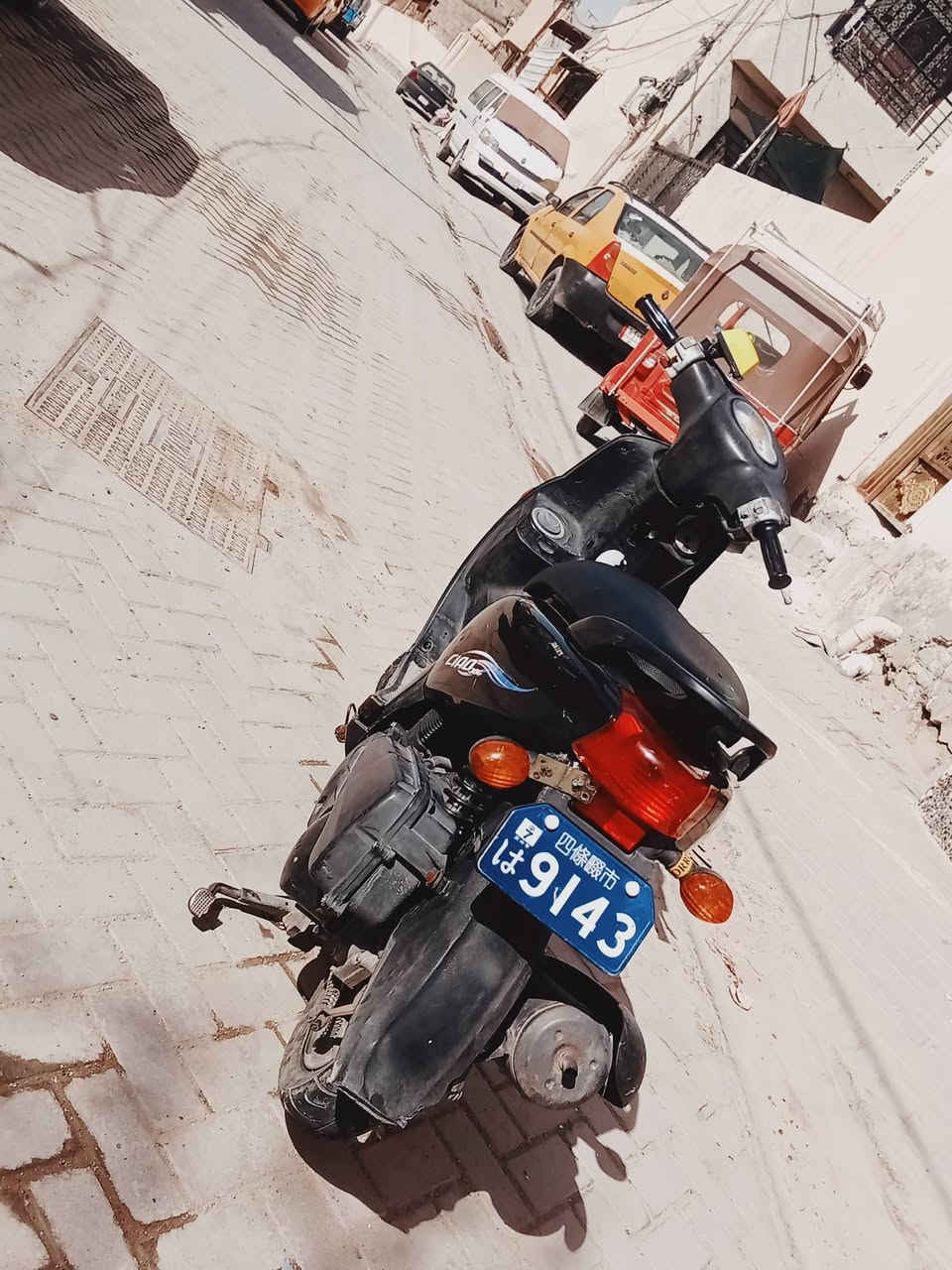 سلام عليكم
فلة للبيع 

نضيفة ما مفتوحة 

بس جاملغ امامي يرادلها 

كهربائيات شغالة 

دراجة خير من الله 
ب 650 وبيها مجال 
سبع قصور 

***********
