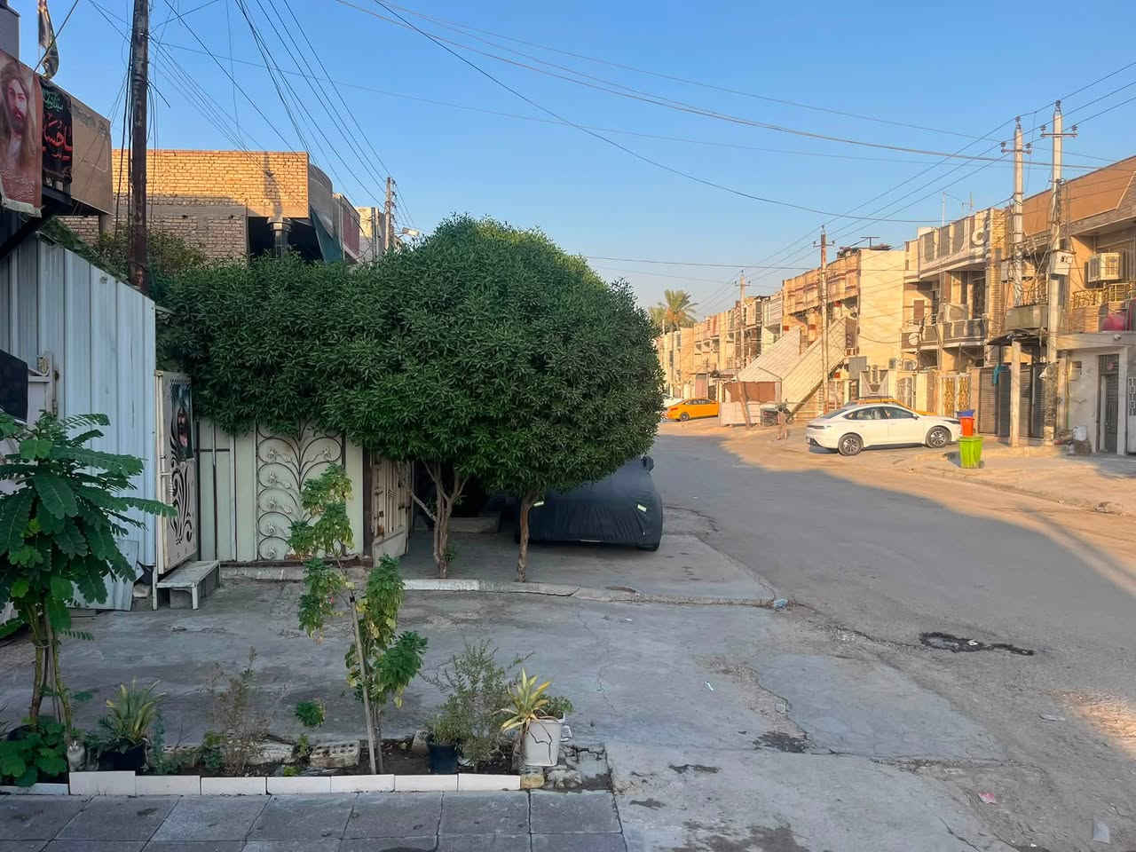 سلام عليكم 
منزل للبيع 100متر 
الواجه5 نزال20
الشعب شارع الصحه 
شارع المحكمه العريض شارع20
*********** قرب مدرسة سيف العربي وسوق الصبح
