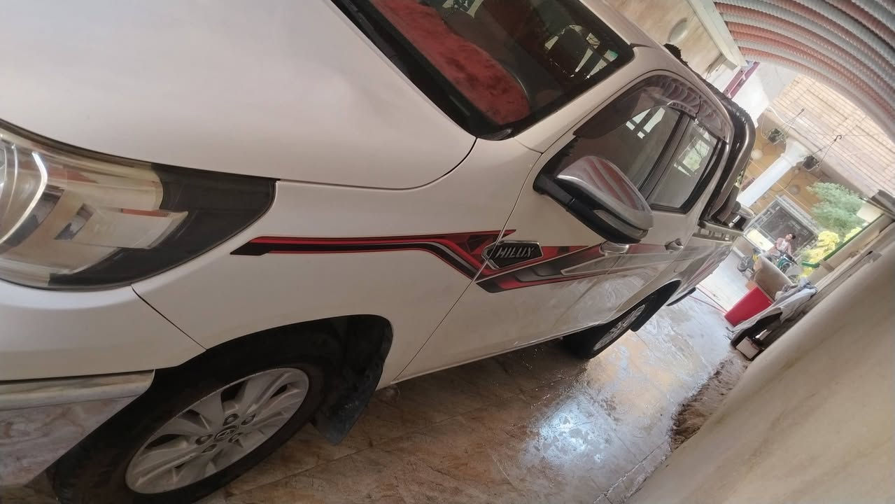 السلام عليكم
بيكم هايلوكس ناصي 

موديل 2018

گير أوتوماتيك 

ماشية 200 الف

سنويتها تنتهي 2030

بانزين

تبريدها ثلج

ضررها فقط باب السايق بي بارد قليل

رقمها بصرة

وترهم مراوس 

الرقم للأستفسار : ***********
