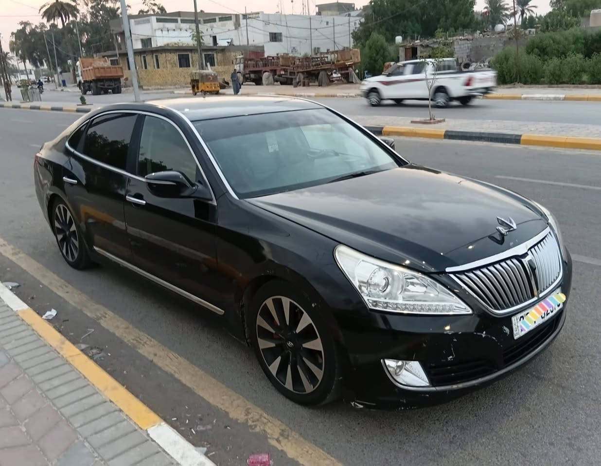 سيارة ادوات 
جنسيس اكيوس موديل 2013 محرك 6 سلندر 3800 
بيها كصتين 
مكان السيارة في الكوت 
***********
