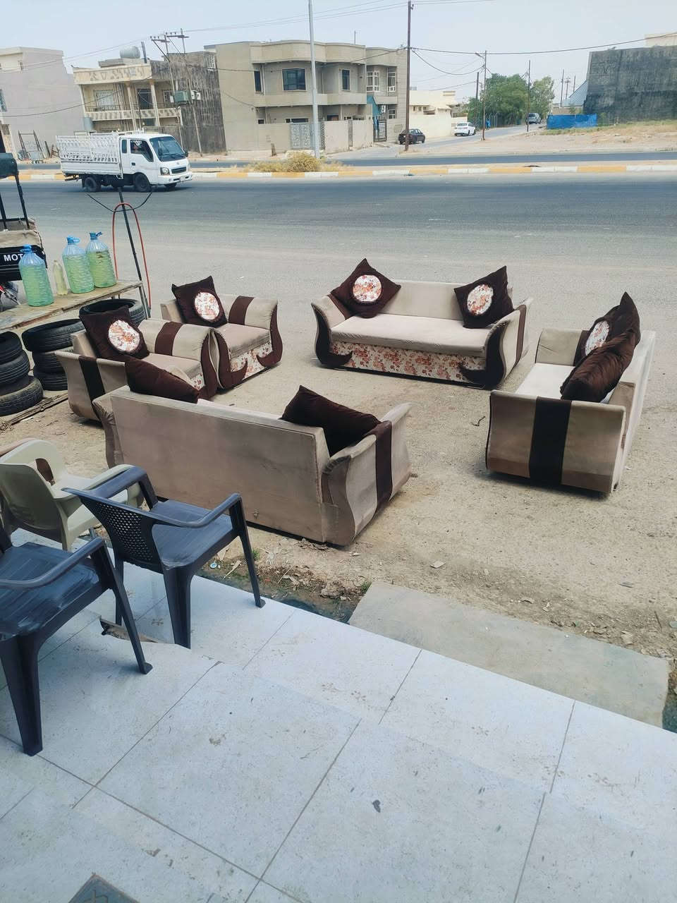 السلام عليكم قنفات 5 قطع نضظفات خشب بلوك عراقي 10 مقاعد للبيع سعر 90  وببهن مجال مكاني كركوك كوباني اتصال على الرقم ( *********** ) #معرض الياقوت للأثاث والمواد المنزلية
