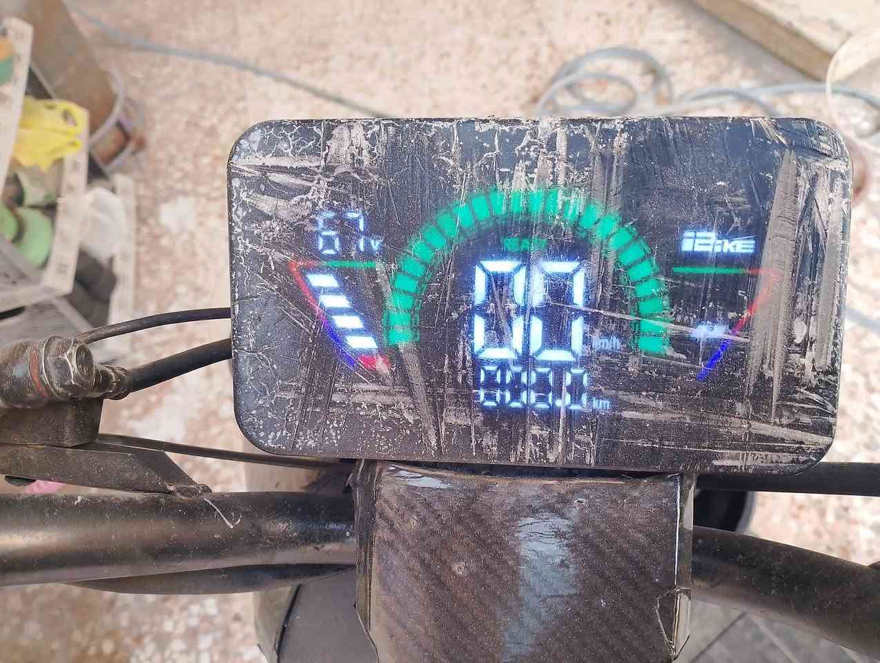 دراجه ار تسعه للبيع فول مواصفات فقط شاشه مشخطه وجاملغ بي كسر بطاريات بيه نفخه بس ابد مامأثره كله يقره 11 او10 السعر 400وبيه مجال بسيط الرقم***********واتساب فقط
