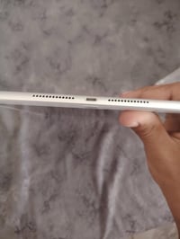 ايباد ٧ • ذاكرة ٣٢ • بطارية ٩٠٪
