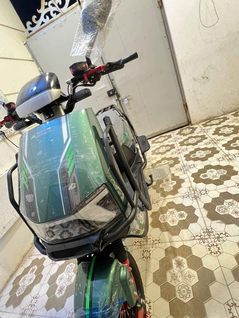 السلام عليكم
دراجه شركة الاخوين دبدوب 
موديل2026
موطور بالكارتون جديد
(اخو الزيروو مستخدم شي قليل جدا مكفول حته من شخط ...)
(بطاريات عدد 6 على فحص ) 
فول مواصفات  «ملف 3500W» 
(نظام  R) (نظام P)
(مخرج شحن USP) 
(سرعة 99) (سرع 4)
(مثيت سرعة) 
لايت زنون عالي ناصي 
اشاير يمنة يسرة دبل اشارة
السعر650الف وبي مجال
الموقع داخل الرمادي
الاستفسار :***********
