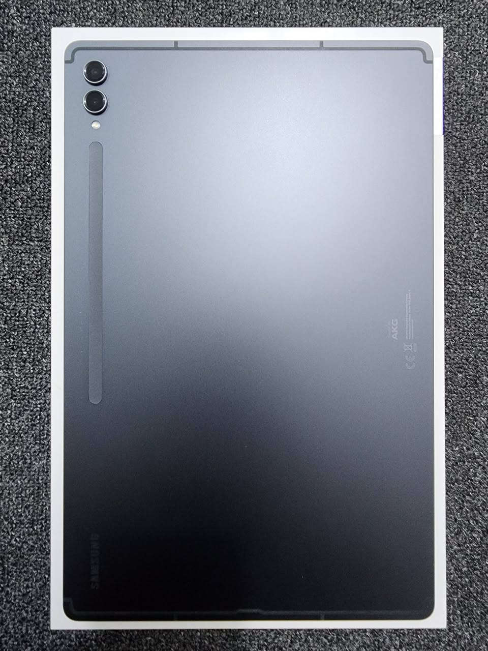 للبيع: تابلت Samsung Galaxy Tab S9 Ultra
(مع الكارتونة)
​الجهاز نظيف جداً جداً وخالي من أي خدوش أو عيوب (أخو الجديد).
​📋 المواصفات الأساسية:
​المساحة الداخلية: 512 كيكابايت (مساحة ضخمة لتخزين الملفات والألعاب).
الرام الداخلي 12 كيكا بايت
​نوع النسخة: Wi-Fi (واي فاي).
​الشاشة: عملاقة بحجم 14.6 بوصة من نوع Dynamic AMOLED 2X، تقدم أداء خرافي بمشاهدة الفيديوهات والألعاب.
​الأداء: معالج قوي جداً Snapdragon 8 Gen 2 for Galaxy يشغل أقوى اللعبات والتطبيقات بسلاسة تامة.
التابلت ضد الماء والغبار بالكامل
​الملحقات: ( الكارتون الخاص بالتابلت، والقلم الأصلي غير مستخدم، وكيبل الشحن الأصلي غير مستخدم)
​السعر: [900 الف] دينار
​مكان السكن: [الديوانية]
​للتواصل والاستفسار: (الاتصال او المراسلة على الواتساب على الرقم: [***********)
يوجد خدمة توصيل في الديوانية والنجف فقط
