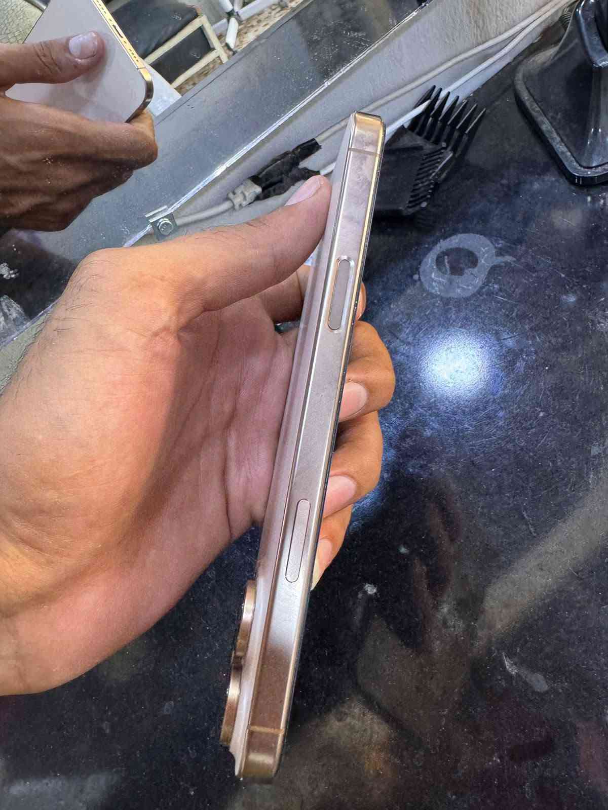 شباب ايفون 16برو ماكس ذاكره 256بطاريه 97 ماستر كارتونته وكيبل ويا الإصليات مكاني بغداد سعر 1450 لاستفسار ***********

نص مكتوب في الصور:
- ١١:٤٤ حالة البطارية حالة البطارية عادية تعمل بطارية iPhone هذه على النحو المتوقع. حول البطارية والضمان... الحد الأقصى للقدرة ٩٧٪ هذا قياس لقدرة البطارية مقارنة بقدرتها عندما كانت جديدة. قد تتسبب القدرة المنخفضة بتقليل ساعات الاستخدام بين عملية الشحن والأخرى. عدد الدورات ٢٦١ هذا هو عدد مرات استهلاك iPhone لققدرة البطارية. معرفة المزيد... تاريخ التصنيع آذار ٢٠٢٥ أول استخدام حزيران ٢٠٢٥