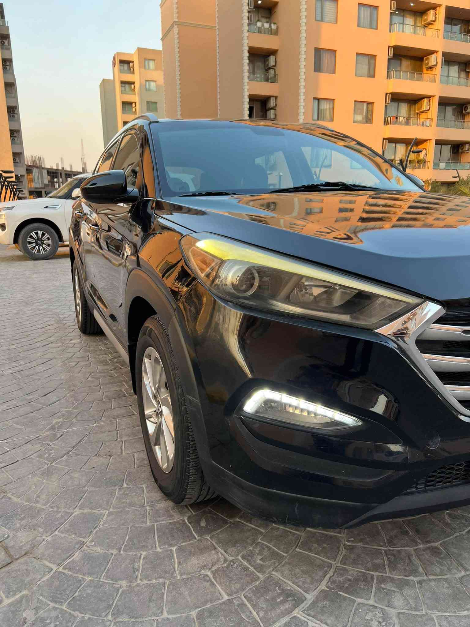 السلام عليكم
توسان  موديل 17
محرك 2000وارد امريكي 
حادث جاملغ وبنيد بدون دواخل شرط الفحص اي حادث ماكو طخه خفيفه وبيه هلال خلفي صبغ 
سياره جديده كلش تريد تحويل وكاله موجود
مكان السياره بغداد العامريه 
***********
غير متواجد بلفيس أتصل وبيك خير وادلل
