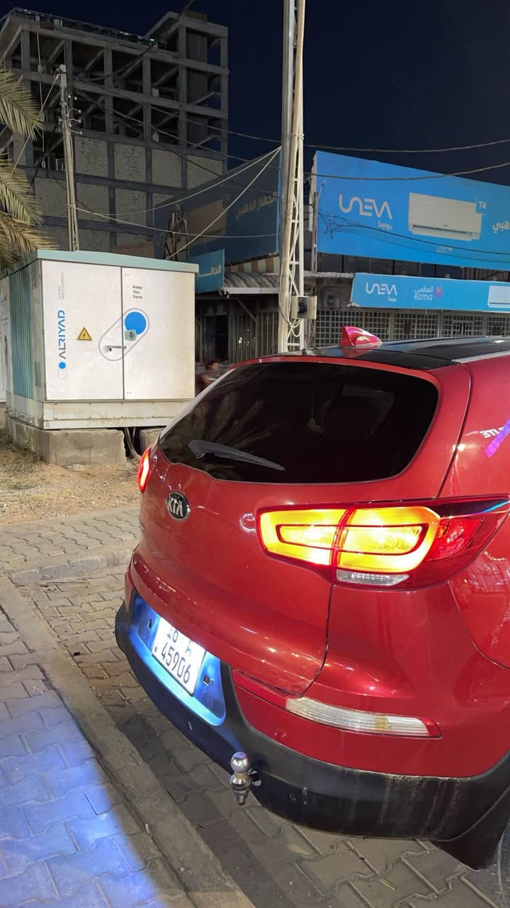 :للتواصل اتصل على (***********)

                          السعر1️⃣2️⃣0️⃣وبيه مجال 

* الشركة: Kia
* الموديل: Kia Sportage
* سنة الموديل: 2015
* الجيل: Sportage SL
* المحرك: 2.4 لتر، 4 سلندر، بنزين GDI
* القوة: حوالي 182 حصان
* القير: أوتوماتيك 6 سرعات
* الدفع: أمامي (FWD)
*سماعات عاليه جداً 
*ويل حجم 17 
*تايرات جديدة 
*شاش لمس بلادي
*ربط بلوتوث +اوكس
*تحكم في المري
*سياره ما ناقصها اي شي 
*وارد امريكي 
*اجزاء مطليه 3قطع
*رقم دولي جديد
*سياره مداور ثاني يوم
للتواصل اتصل على رقم(***********) Singapore

