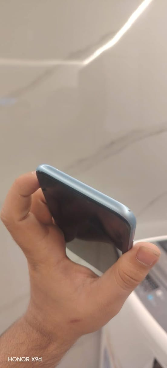 ايفون XR ١٢٨ • بطارية ٨٠٪ • فيس ايدي معطل