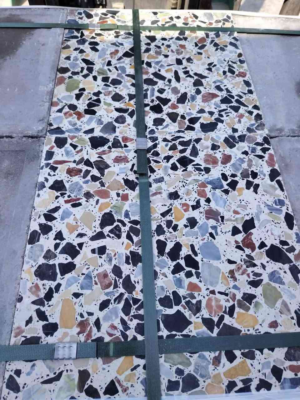 حياكم الله يوجد لدينا شتايكر ملون وعادي قياس 80*80//60*40/40*40كذالك يوجد لدينا بلوك اوتماتيك حراري للاستفسار الاتصال على الرقم ***********.

نص مكتوب في الصور:
- أبو حسن للكاشي والشتايكر جودة عالية .. أناقة في كل تفصيلة درجة أولى يوجد لدينا شتايكر 80×80 40×60 40×40 متواجد واتساب بغداد - الكمالية *********** كذلك يوجد لدينا بلوك .. شتايكر بتصاميم عصرية كاشي بجميع المقاسات والأشكال