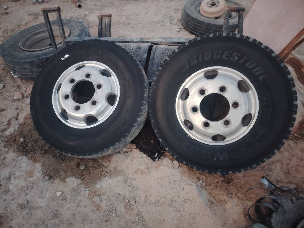 سلام عليكم سبايدرات للبيع مشدودات على سطحه كنتر ويكب هينو 17 فافون والسبيدرات خطين كرين المكان بصره *********** زبير
