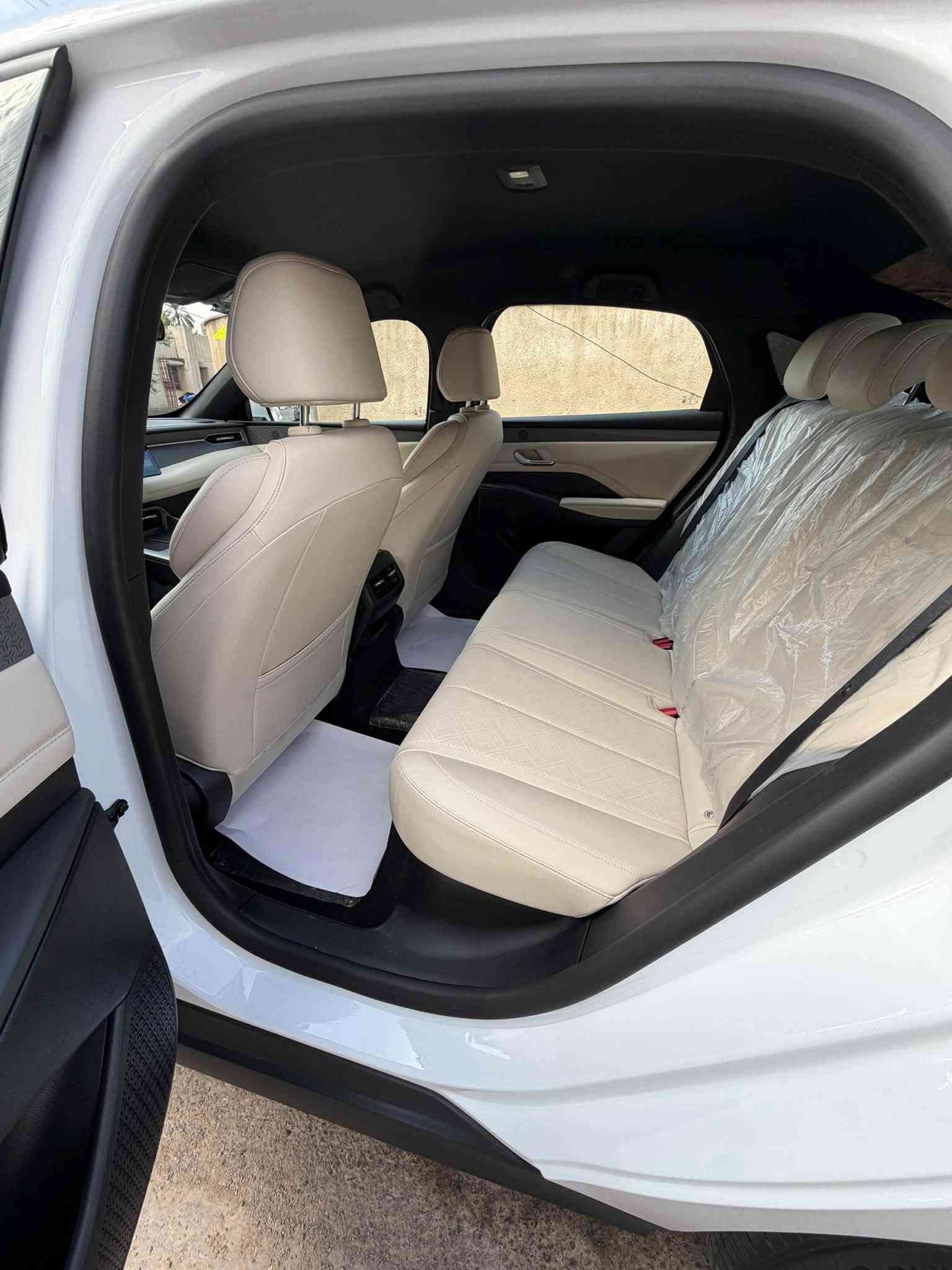 للبيع بي واي دي
كن بلاص موديل 2025
✌️كفالة عامة من كلشي ✌️
اخت الزيرو 
داخل ابيض المرغوب 
السيارة بحالة الشركة 
ماشية 8000 
محدثة ومعربة وجاهزة 
السعر 20 مليون و800 الف 
مكاني بغداد 
*********** 
واتساب ☎️

نص مكتوب في الصور:
- 11 S 3:58 م