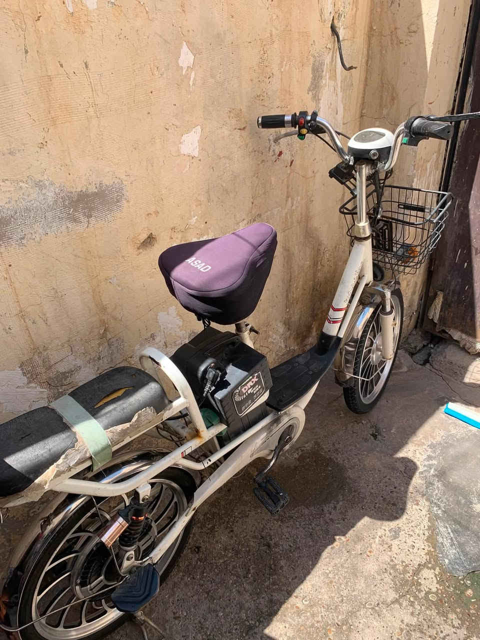 دراجه شحن لبيع بطاريات 🔋 الاربعاء بدلتهن جدد  لايت عالي ناصي السعر ب200  وهاذه رقمي هل موجود كدامك لا تعبني ولا اتعبك 🖤وهاذه رقمي ***********مكاني فلوجه 🤍
