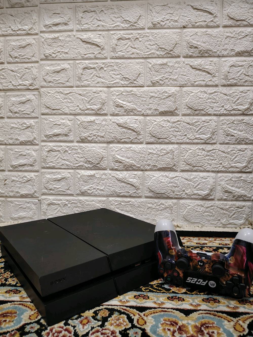PS4 Fat 500Gb 
 * الجهاز مهکر، النظام 13:52 (أسرع نظام مهکر ) 🔥
 * يأتي مع يدة تحكم واحدة  🎮
 * مخزون به 5 ألعاب 📀
 * الجهاز مفتوح للتنظيف فقط، بشرط خالي من أي عيب 💯
 * ضمان لمدة 5 أيام
 * السعر 200 الف
 * يتوفر توصيل لجميع المناطق 🚕
للتواصل: ***********