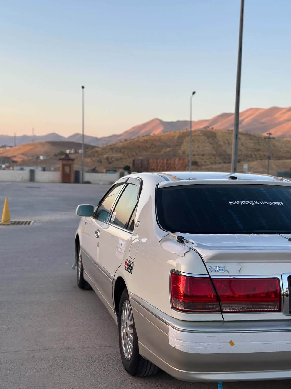 سەرەتا بەناوی خوای گەورە
بەدوای تاقانەیا ئەگەڕیت ئەمە بکڕە 
مەلیکە مووس 
دیفۆڕی بچووک 2002
داشبوڵی سەرو ژێری نەجەف
دوو دووگمەی یەک کوشن کارەبایە 
بێ چاڵ و شوختە سەیارەکە ماڵی دۆستە 
کامل سیرفسم بۆکردووە ڕۆنی گێڕ و مەکینەم گۆڕیوە یەک هەفتە ئەبێت یەک 250 مەسروفی نییە سەیارەکە لە بەرەو ڕوو جوانترە کۆدی هەیە بەناوی خۆمەوەیە بارکۆدم بۆ وەرگرتووە 
کامل جوانکاریم بۆ کردوور کامل سپۆرتە 
لە سلیمانیم 
سعری 56  گەڵاو مەجالیکی برایانە 
ر***********
