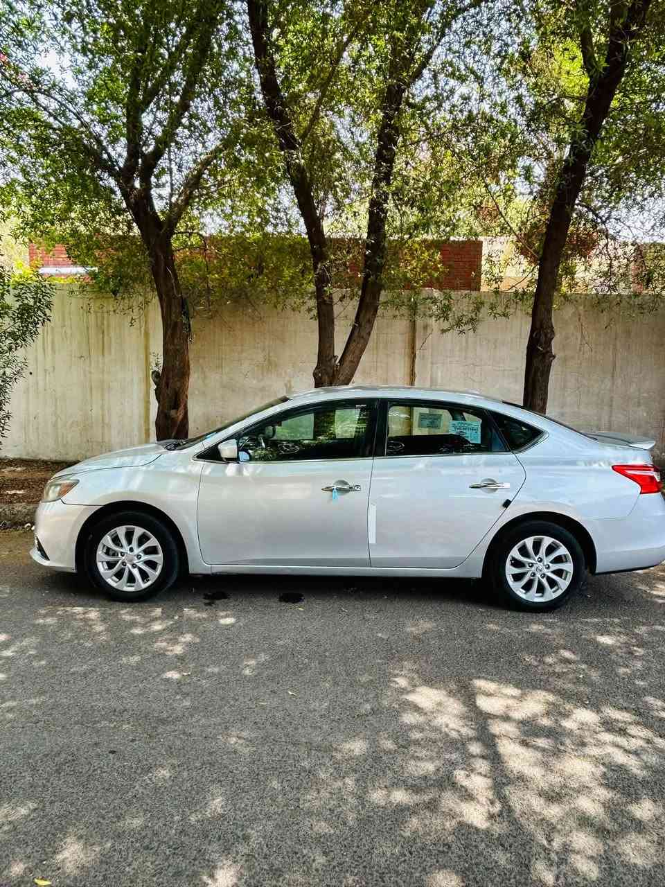 نيسان سنترا 2018 SV وارد امريكي نظيفة فول مواصفات عدا الفتحة
حادثها جاملغ وبنيد 
رقم صلاح الدين انكليزي بأسمي كبل احولك
هزة وسنوية جديدة ل 2031
مكفولة كير ومكينة 1800 وتبريد ثلج صدرها بحالة جيدة
مودات القيادة العادي وايكو وسبورت 
بصمة تشغيل وابواب 
تحكم استيرن وشاشة كار بلي وكاميرا خلفية 
دوشمة جيدة نظيفة
مكاني / بغداد 
السعر 88 ورقة وبيها مجال
***********
