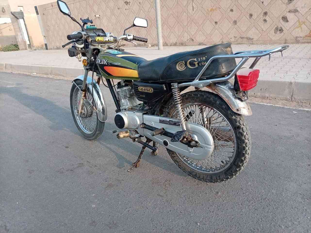 سلام عليكم دراجه تايكر أربعه كير موديل 20 دراجه نظيفه كلها شغاله تايرات جدد كهربايات كلها شغاله نشاط ومعدل ياكل تبليط مفتوح مره وحده ثاني نمره يعلك رزانه فوول سعر 350وبي مجال للطيبين اتصل ودلل هــً .*********** المكان صلاح الدين بيجي .
