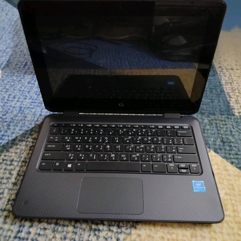 للبيع لابتوب HP ProBook x360 11 G1 EE
لابتوب عملي وخفيف من شركة HP، يتميز بشاشة Touch Screen قابلة للدوران 360° يعني تقدر تستخدمه كلابتوب عادي أو تطويه بالكامل وتستخدمه مثل التابلت/الآيباد

ممتاز للاستخدامات مثل:
📚 الدراسة والواجبات والبحوث
🌐 تصفح الإنترنت
▶️ مشاهدة YouTube والفيديوهات
📝 Word وPowerPoint وExcel
🎓 المحاضرات والدروس أونلاين
📄 قراءة ملفات PDF والكتب
💬 برامج التواصل والاستخدام اليومي
✍️ استخدام الشاشة باللمس، خصوصاً بوضعية التابلت

المواصفات:
🔹 الماركة: HP
🔹 الموديل: ProBook x360 11 G1 EE
🔹 المعالج: Intel Pentium N4200 Quad-Core
🔹 سرعة المعالج: من 1.10GHz إلى 2.50GHz
🔹 الرام: 8GB RAM
🔹 التخزين: 119GB SSD ظاهر بالنظام
🔹 كرت الشاشة: Intel HD Graphics 505
🔹 الشاشة: 11.6 إنچ Touch
🔹 الدقة: 1366×768 HD
🔹 الشاشة تدعم اللمس المتعدد 10 نقاط
🔹 يدعم التحويل 360° واستخدامه بوضعية التابلت
🔹 النظام: Windows 10 Pro 64-bit
🔹 الجهاز يدعم Wi-Fi وBluetooth وUSB وHDMI وmicroSD

ملاحظة مهمة: الجهاز مو مخصص للألعاب الحديثة أو البرامج الثقيلة؛ قوته الأساسية بالدراسة، التصفح، الأوفيس