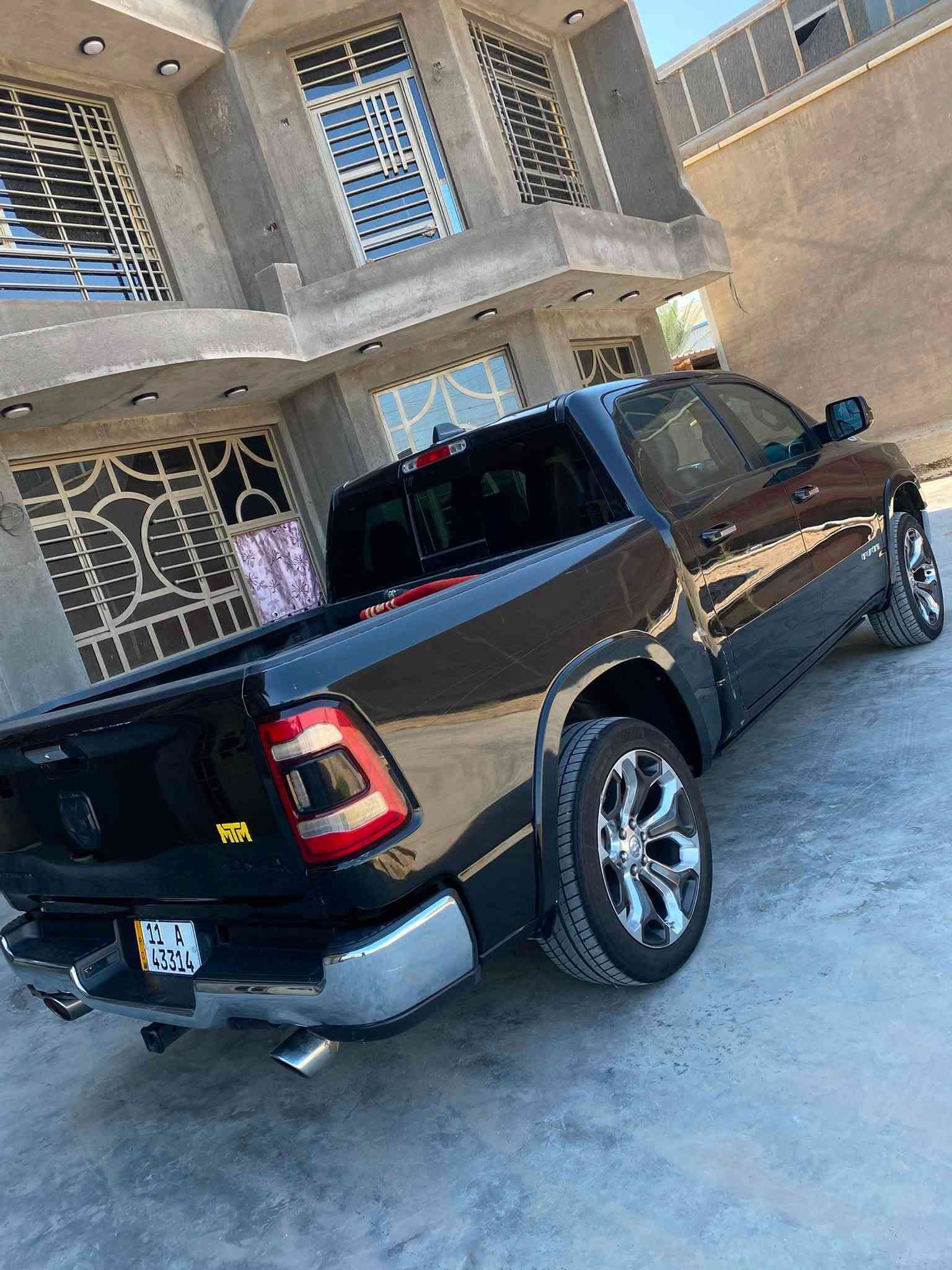 للبيع دوج رام موديل 2019 بك هورن فول مواصفات عدا البنراما رقم بغداد باسمي حادث السياره طربه بالبدي ومبدل بلادي بدون صبغ سياره جديده عالشركه مكان السياره بغداد او بابل المسيب *********** ولتقيسهه باقي مواصفات البك الهورن اعلى فه
