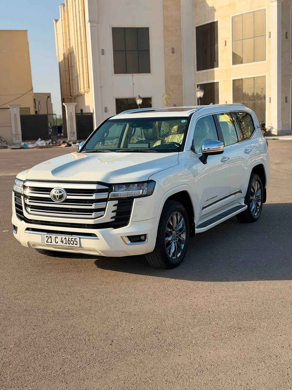 على بركة الله
لاند كروز 2022 
ماشية 63 الف
بريم اصلل 
مكفوله كفاله عامهه 
توين تيربو!!. 

شاشات خلفية 
كشانه جلد 
مكان السياره الرمادي 
السعر 625  وبيها مجال 
***********
