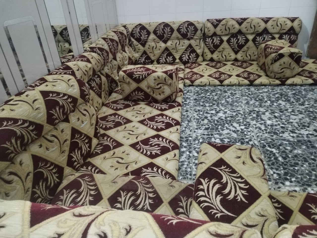 جلسه عربيه ٧ دواشك ١٤ متر سعرها ١٧٠ مكانها نجف حي ميسان مقابيل العسكري *********** بيه وتساب النجف, العراق
