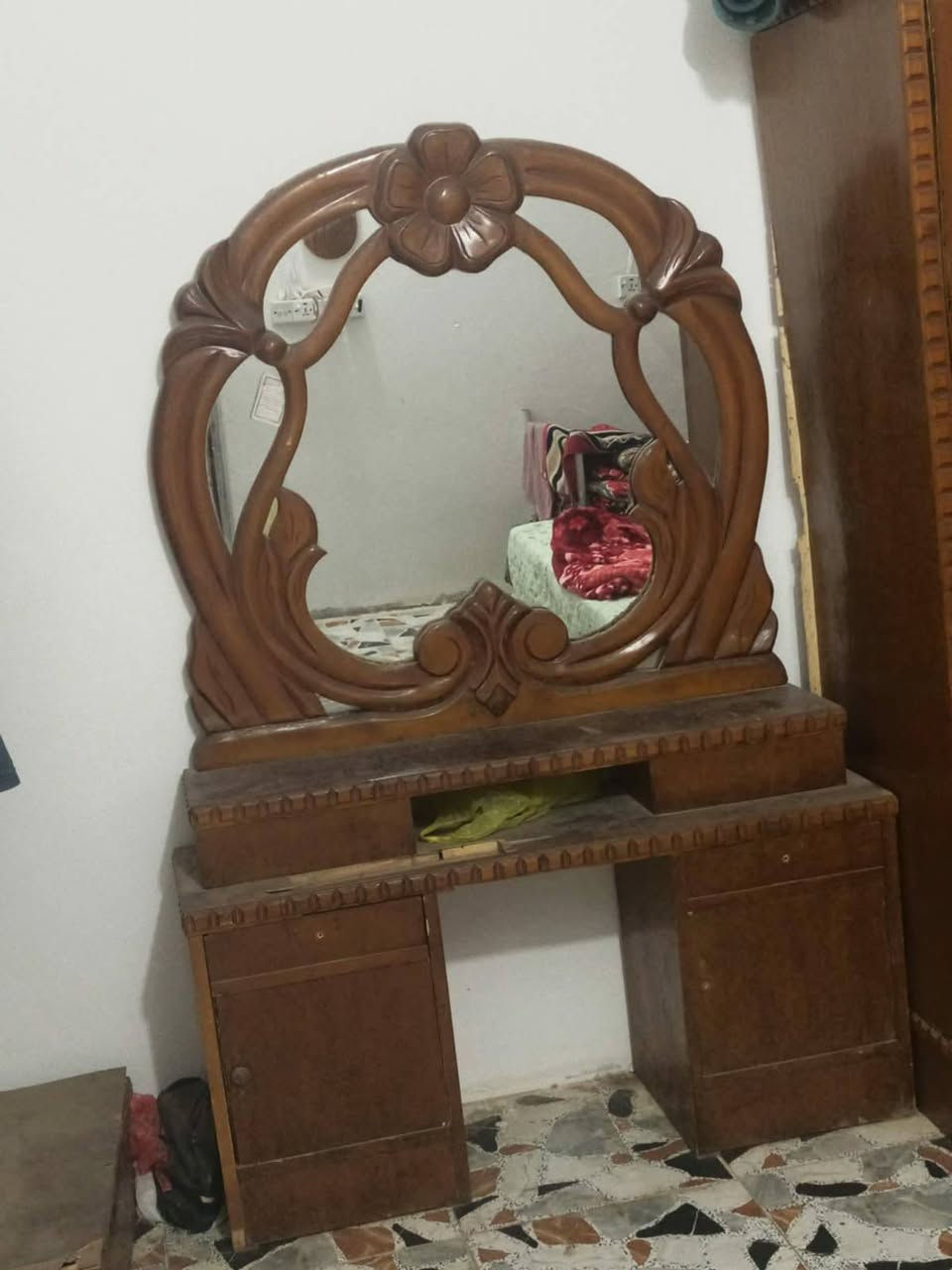 السلام عليكم غرفه عراقيه للبيع مكلف بنشر***********
