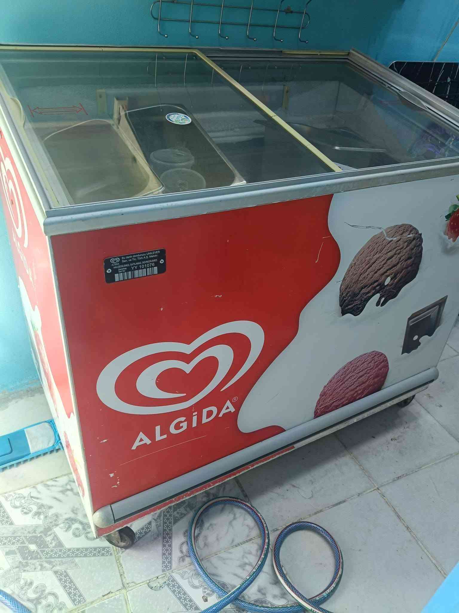 جهاز كريب معه الوافل 150عرضه ثنين 200 وعندي غراض مرطبات عزلت العنوان الموصل حي المشراق  ***********
