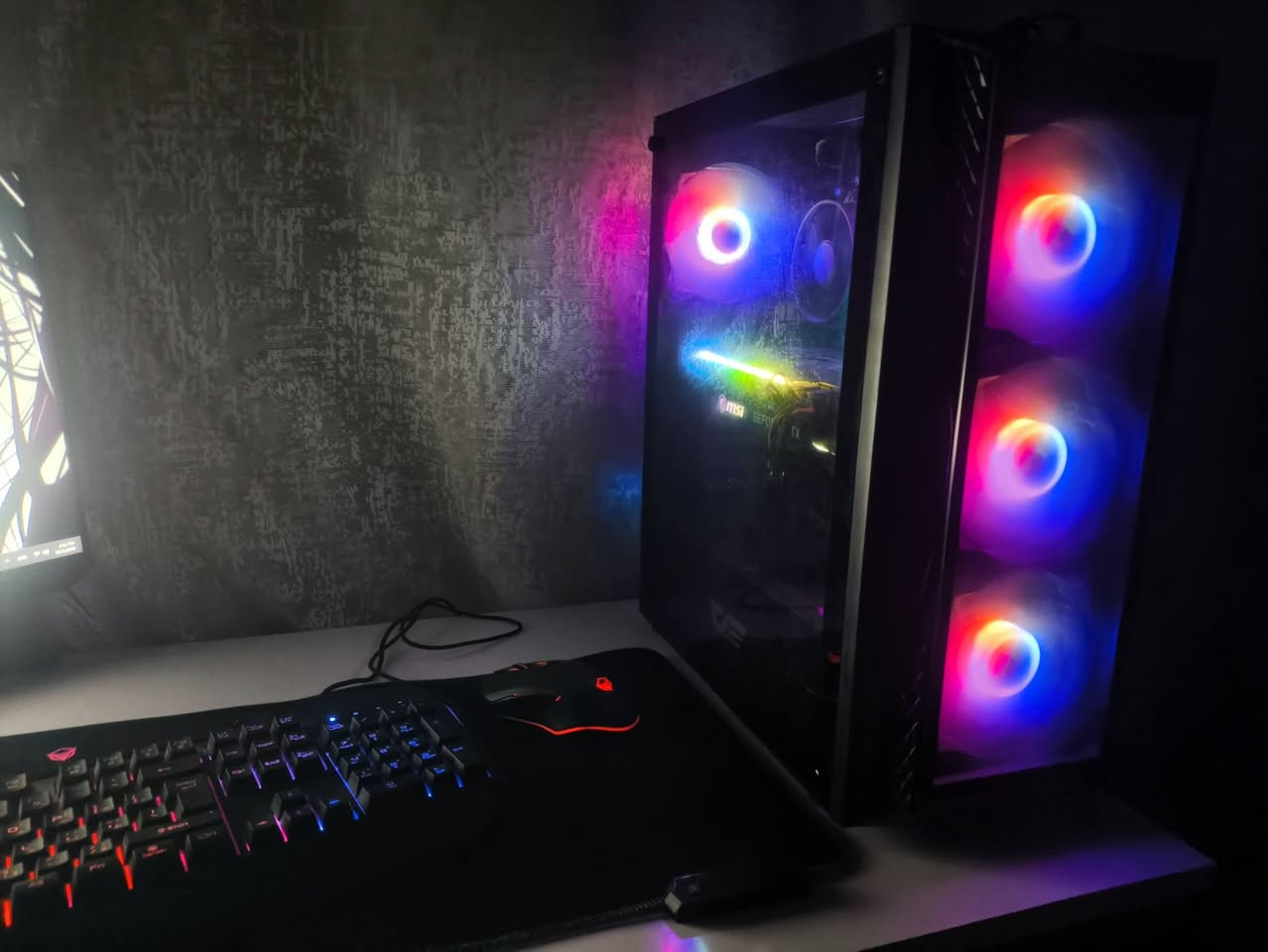 Pc للبيع 
تجميعه
المعالج (CPU): Intel Core i5-12400F (الجيل الثاني عشر🔵)

 كارت الشاشة (GPU): NVIDIA GeForce RTX 3070 (8GB)🔵

 الذاكرة العشوائية (RAM): 16GB🔵

 التخزين (Storage): SSD 512GB🔵

 نظام التشغيل (OS): Windows 11 Pro مفعل🔵

+شاشه سامسونك 🔵
165hz
Va
24 inch
1ms
+ ماوس + كيبورد + ماوس باد 🔵
للتواصل أو الاستفسار ***********
