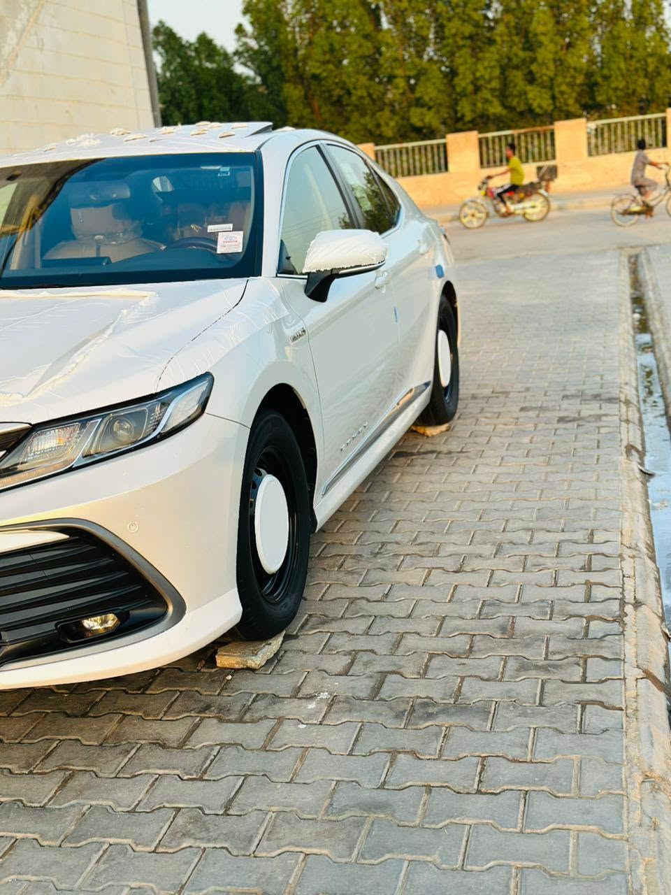 سلام عليكم كامري ٢٤ لبيع سياره فول عبد الطيف هيبرد  ماشيه ٧٨ الف بيه بارد بل باب وجاملغ الخلفي جهت السدر رقمه بغداد بسمي ثاني يوم ادورلك الرقم *********** مو شراي له تعبني بروح الحسين وله تكلي تعال لفلان محافضه تريد تعال لسماوه وتدلل سعره ٢٢٥ بيه مجال بصيط
